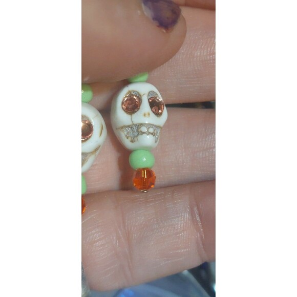 Halloween howlite skull earrings with uranium rhinestones and uv reactive beads - Picture 7 of 12